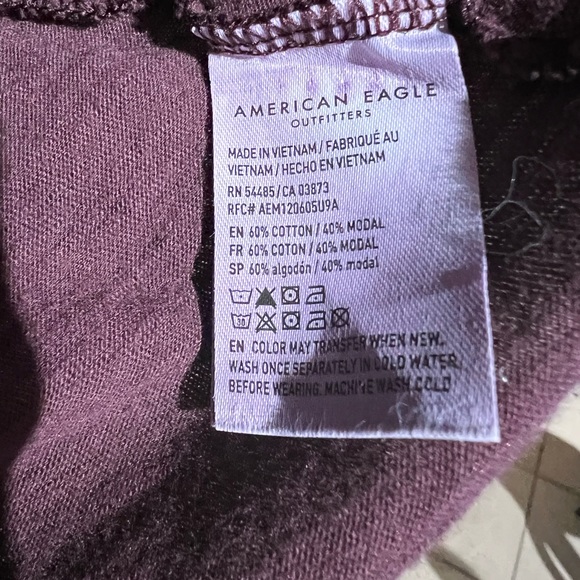 American Eagle Outfitters long sleeve burgundy tee size large EUC - Picture 4 of 4